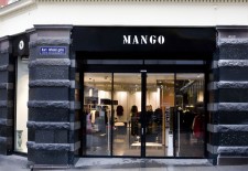 Mango планирует выпускать модную детскую одежду